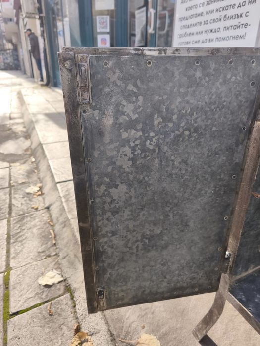 Метална аптекарска витрина от царско време