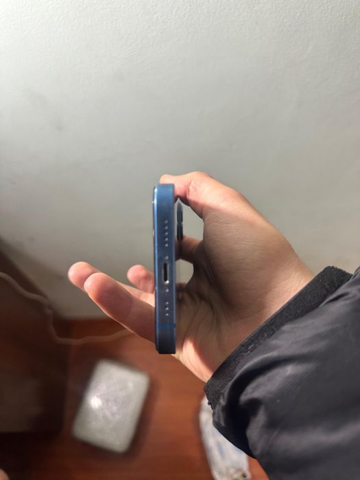 Продам iPhone 13