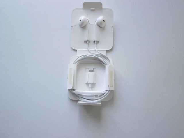 Apple EarPods с Lightning конектор