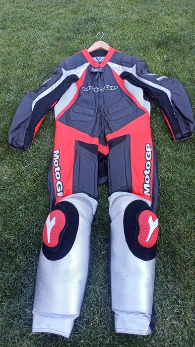 Vând costum  Berik MotoGP măsură 54