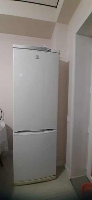 Холодильник Индезит 180см