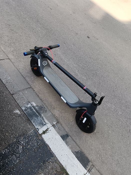 Vând trotineta pentru adulți cu roti de 10 inch