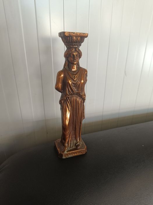 Бронзова статуя (Кариатида)Kapyatie Caryatid