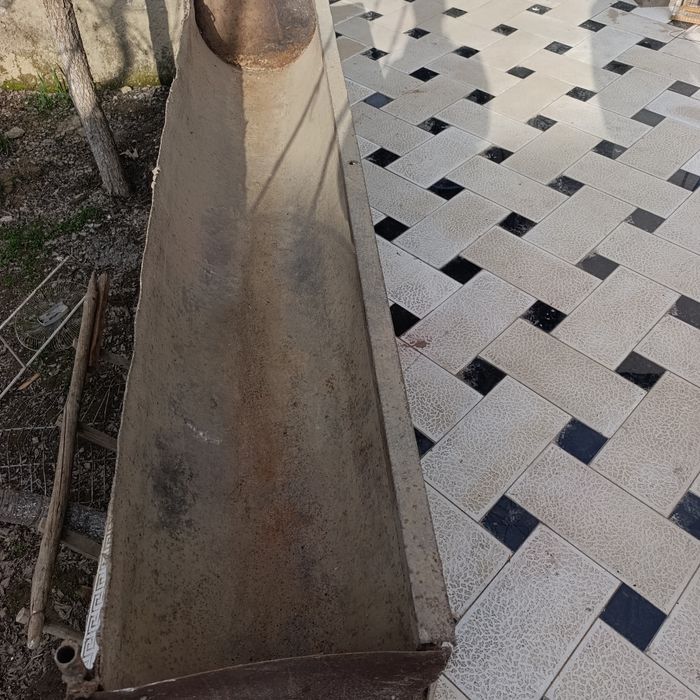 Qoʻy, mol va chorva uchun omuxta yem idish, oxur sotiladi, uzunligi 2m