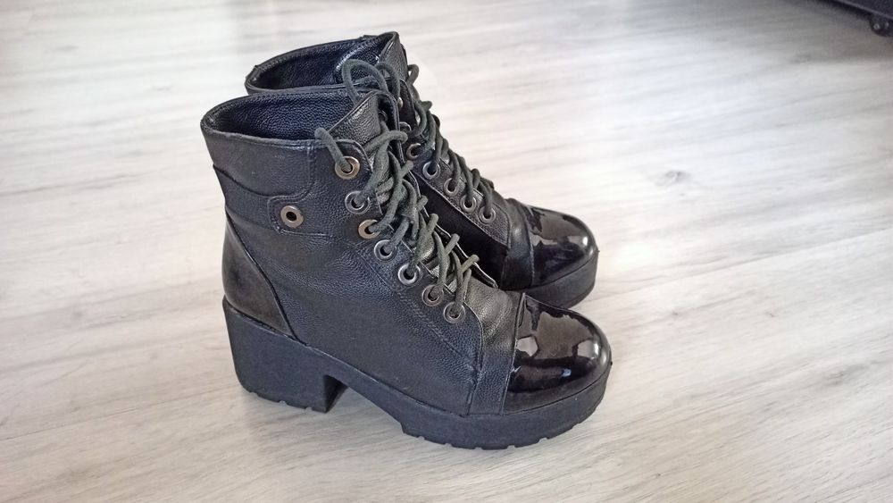 Продам зимние ботинки (35 размер)