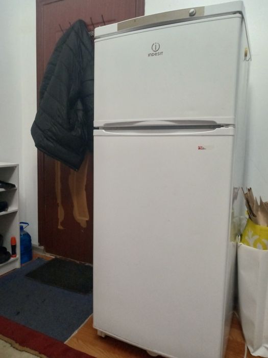 Продам холодилник Индезит
