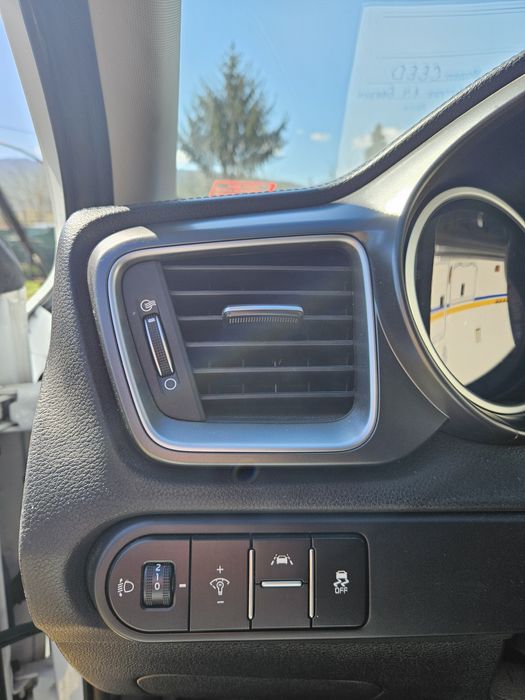 Kia Cee'd 1.4 Хечбек Бензин