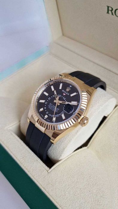 Часы наручные ROLEX   
SKY-DWELLER