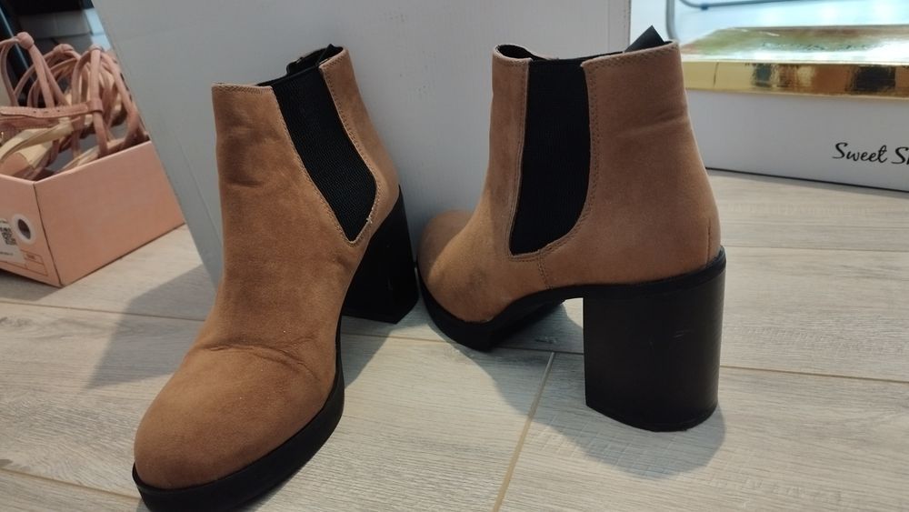 Botine mărimea 39