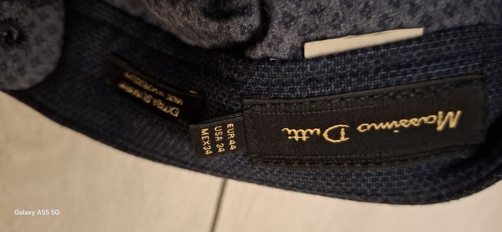 Vând pantaloni Massimo Dutti
