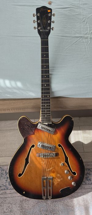 Ретро полуакустична електрическа китара Framus