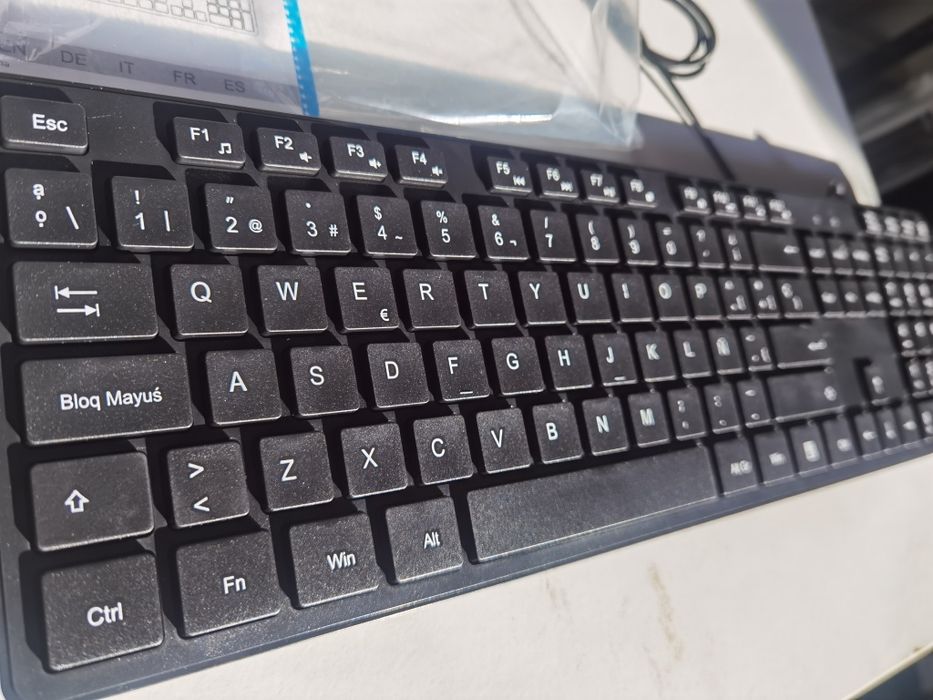 Tastatura PC cu cablu noua