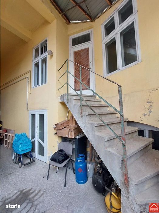 Casa cu spatiu comercial, zona Intim