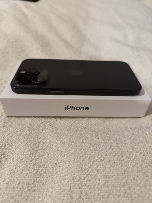Vand iPhone 15 Pro Max 512 GB Black Titanium foarte intretinut