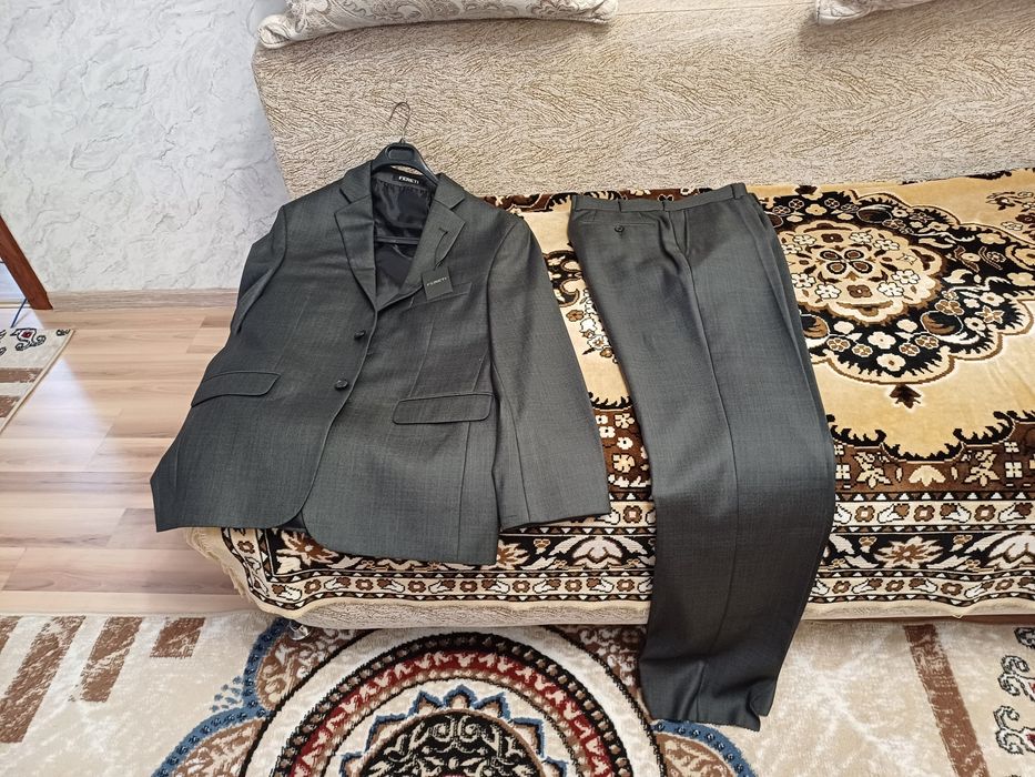 Продам костюм  мужской