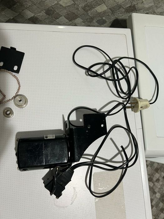 продам швейную машинку  мотор электричкий