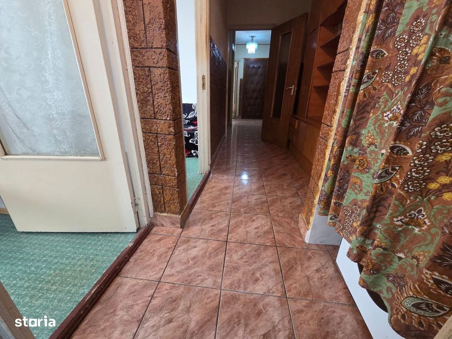 Apartament 3 camere, --Zona Anaf,--- Etaj.2/4