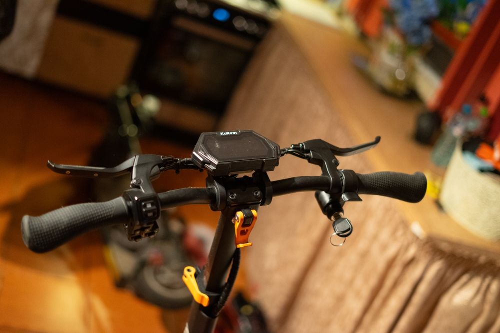 Vând trotineta kukirin g2 max