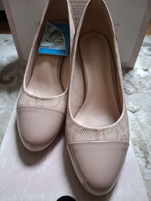 Pantofi damă lacuiti imitatie sarpe roz