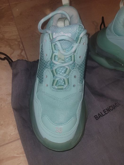 Страхотни обувки Balenciaga в цвят мента!