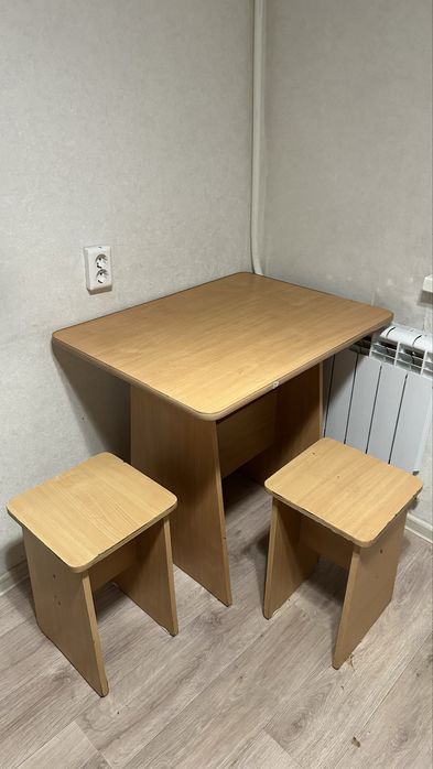 Стол и стулья БУ