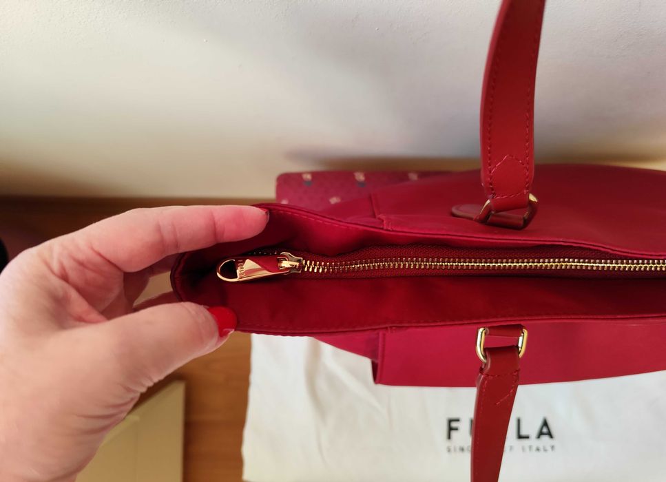 Чанта Furla в наситено червено