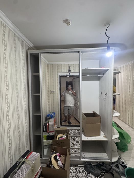 Отдам даром входной шкаф