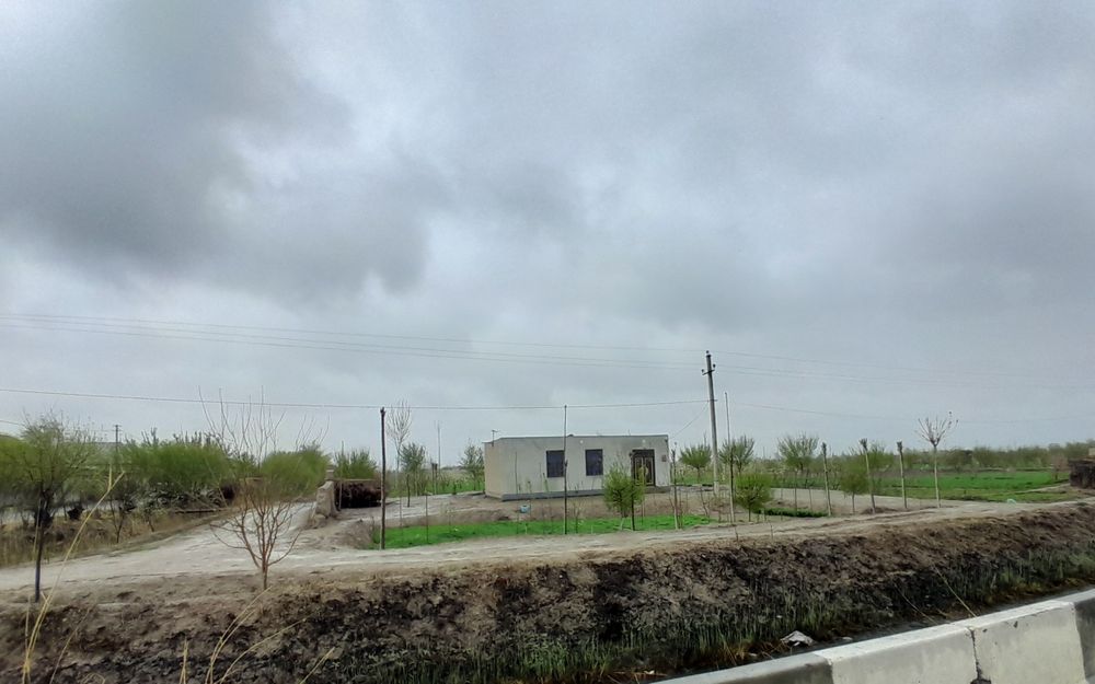 Uy Sotiladi !!! Narxi ustida kelishiladi