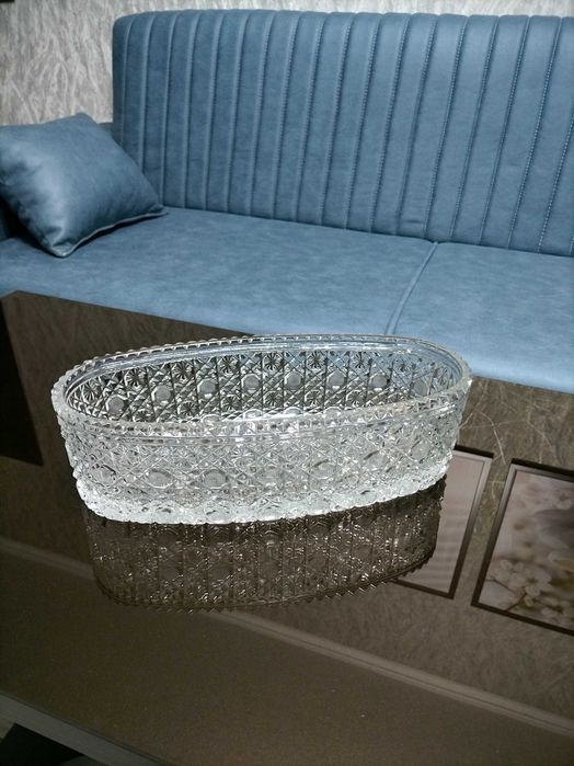 продаю недорого хрустальные вазы