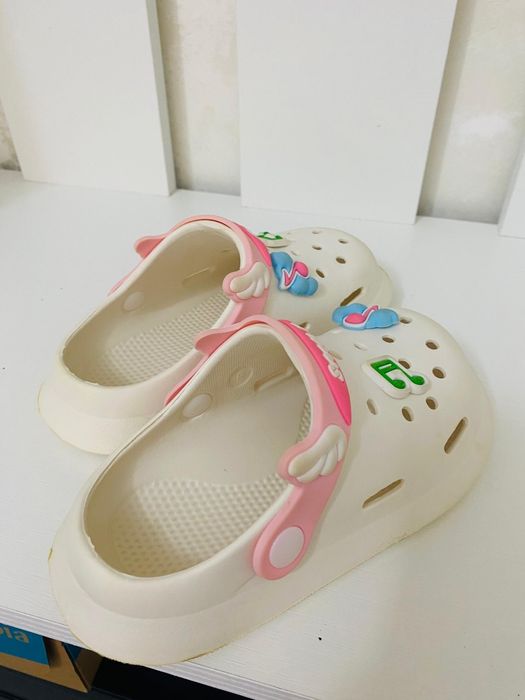 Продам кроксы и сандали детские