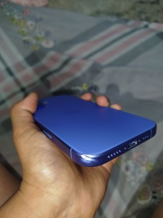 iPhone 16 почти новый, срочно
