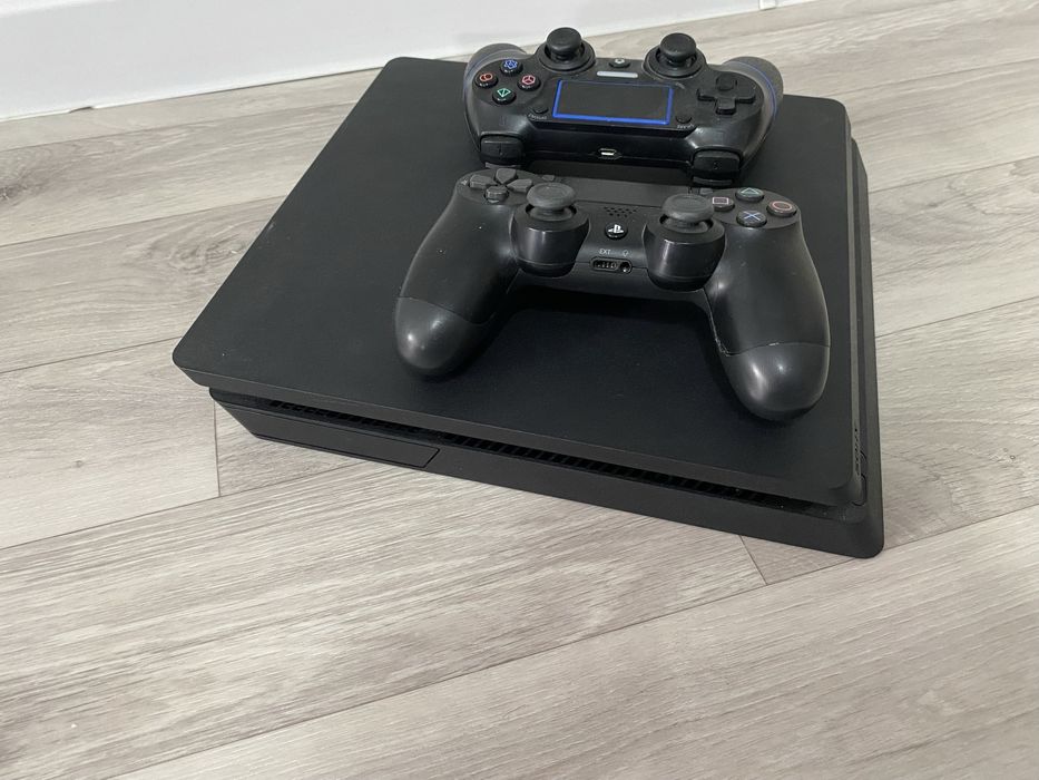 Playstation 4 slim