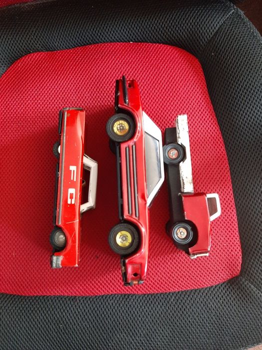 1 Camion, 2 mașinuțe Vechi, din tablă.