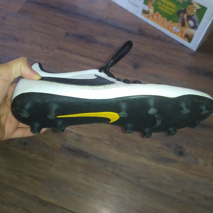 Nike  Unisex Soccer Shoes Magestry