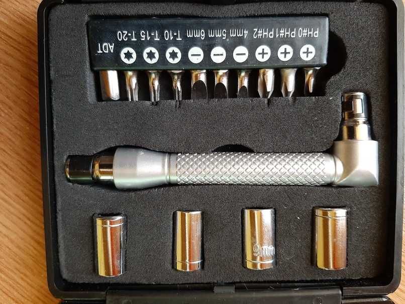 Set 20 unelete (portabil) pt. hobby, calatorie, DIY : practic+compact