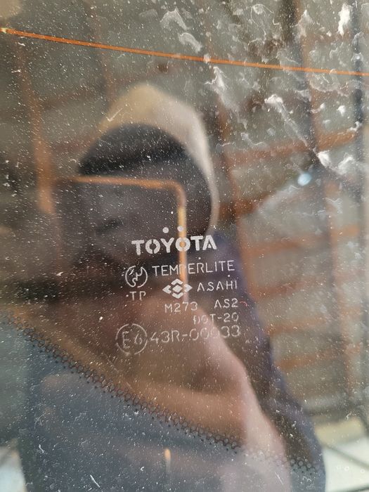 Тоета карина е стекло в оригинале