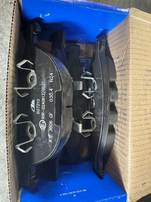 Накладки и дискове предни ATE BMW e60 535d чисто нови от Германия