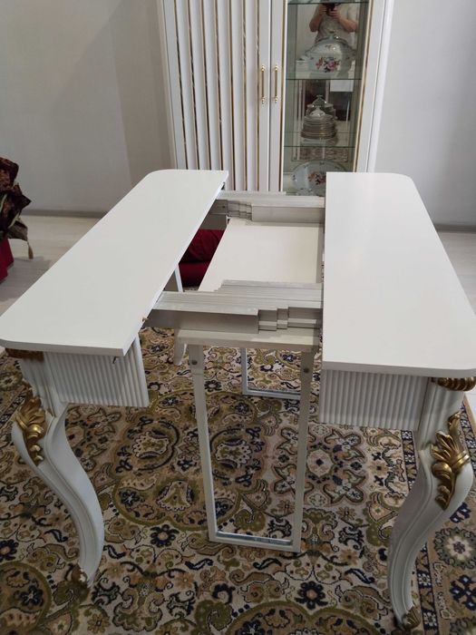 Стол  обеденный  . гостийнный