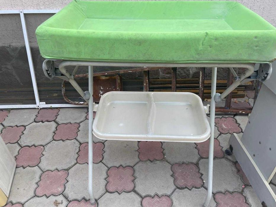 Продам пеленальный стол