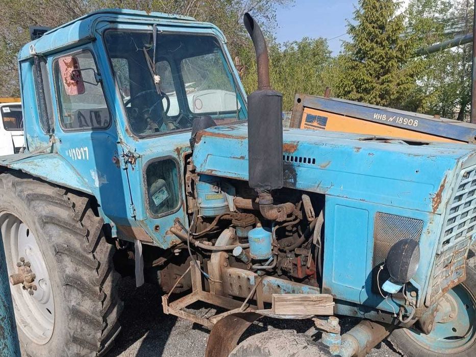 Трактор МТЗ-82  .