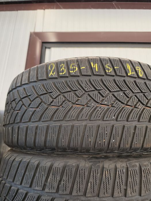 2 Броя 235/45/18 Goodyear 2x5,6mm