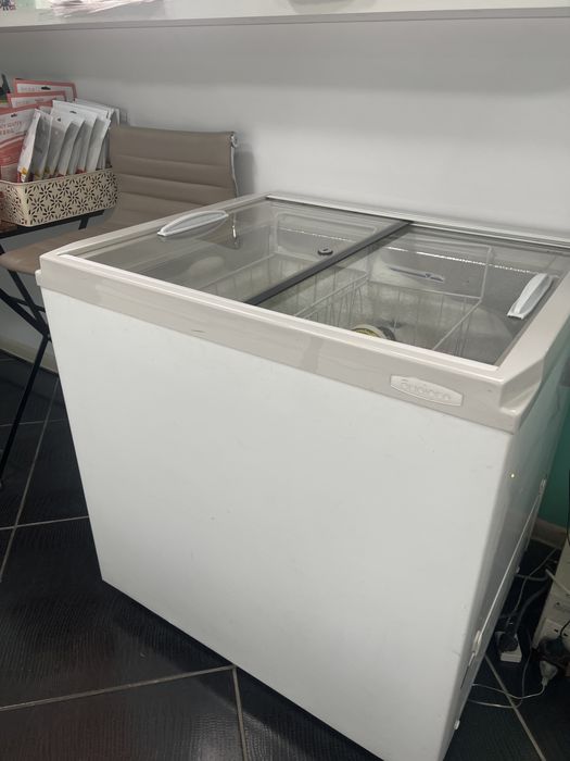 Витринный Холодильник, морозильник