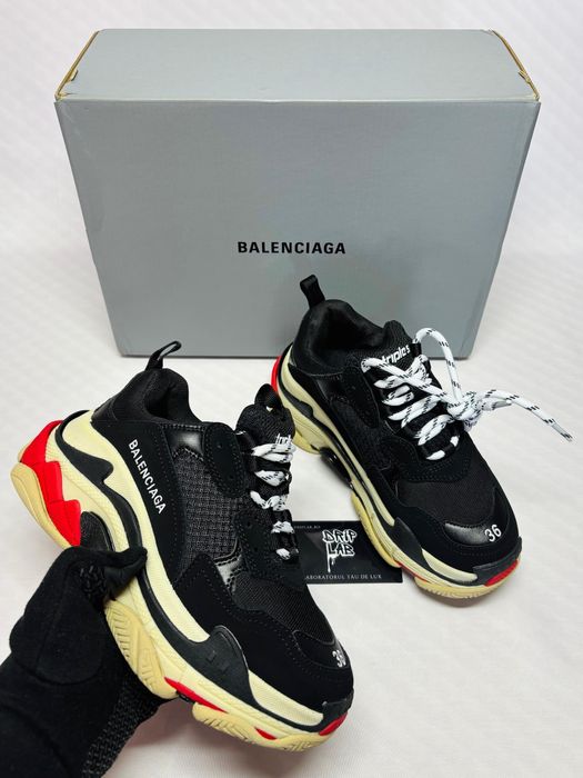 Balenciaga triple s negru rosu