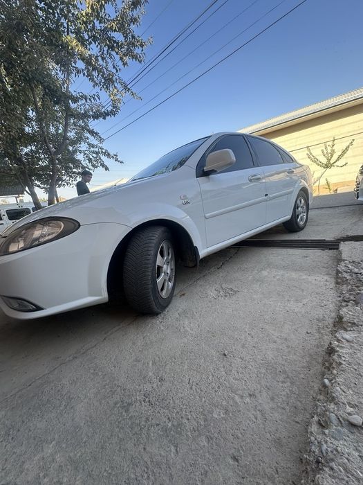 Gentra avtomat sotiladi