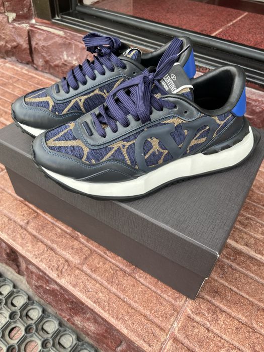 Кроссовки Валентино