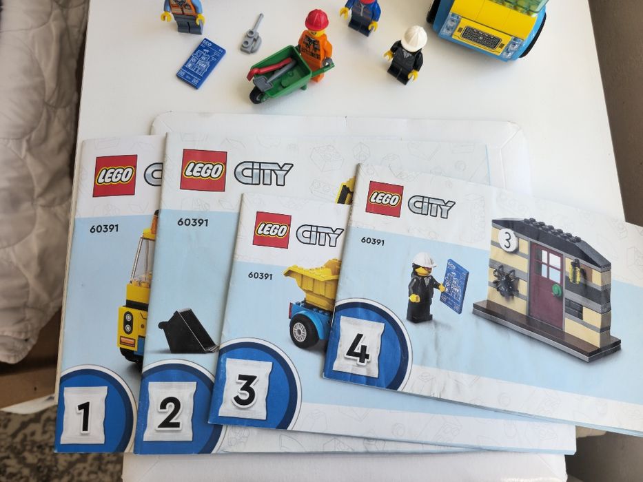 LEGO® City 4+ - Camioane de constructie si macara cu bila pentru demolari 60391, 235 piese