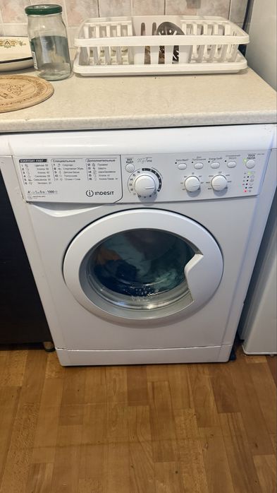 Продам стиральную машину Indesit б/у