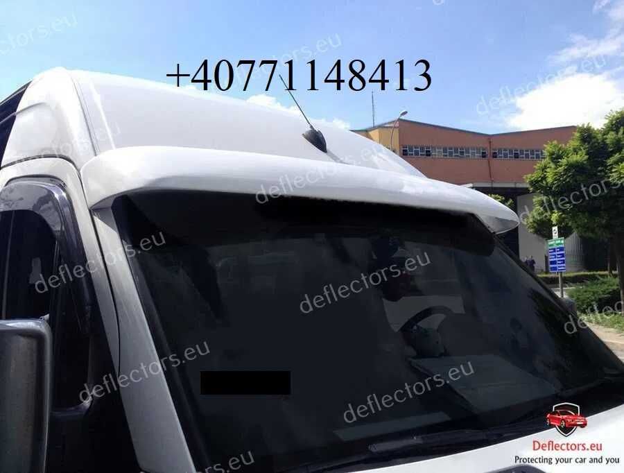 Deflector pe parbriz/parasolar pentru mașină