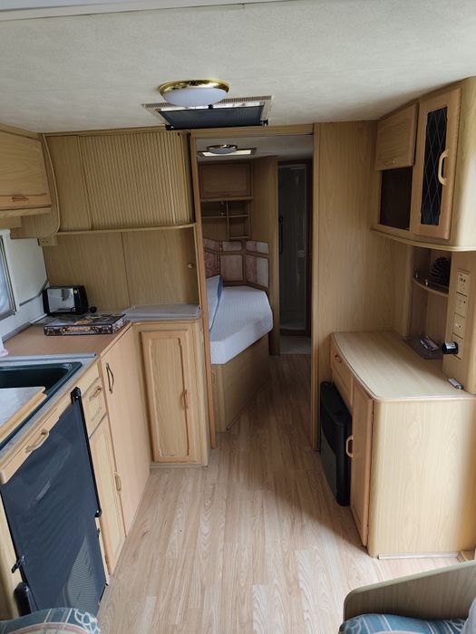 Продавам каравана Lunar Lexon двуосна, 2007 г напълно оборудвана,