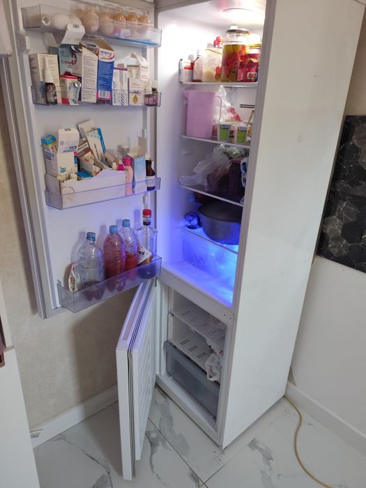 Продам холидильник Beko.